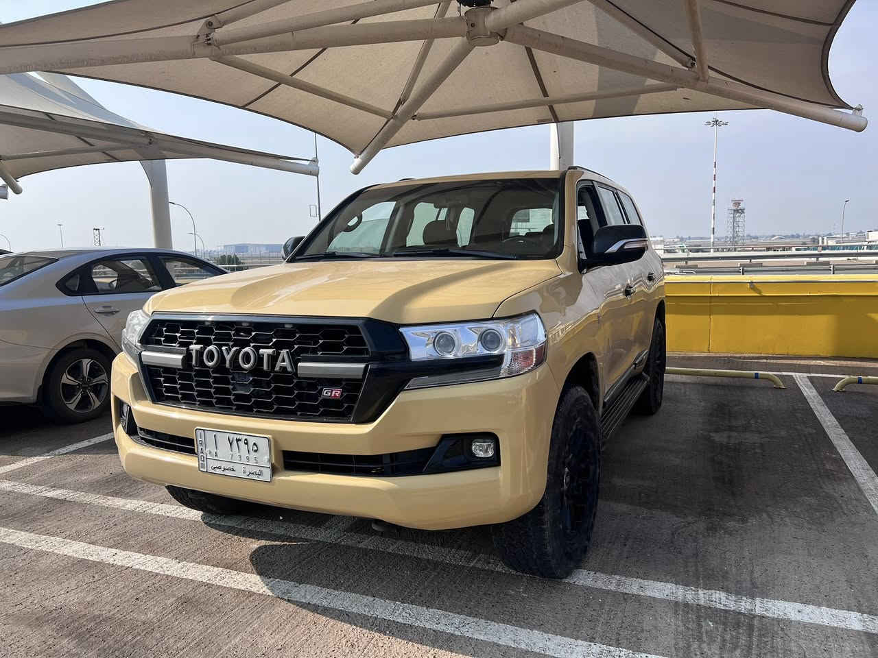 سلام عليكم 

🚗✨ لاندكروزر 2014 للبيع ✨🚗

🔥🔥 محدثة 2021 (داخل + خارج) 🔥🔥
🎨 صبغ عام 100% — بدون أي حادث ❌🚫
📉 ماشيه: 78 ألف فقط ✔️

💪⚙️ المواصفات:
🔹 محرك كاز 8 سلندر 🦾
🔹 دبل باتري جديد 🔋 (قبل شهر)
🔹 تايرات جديدة 🛞 (قبل شهر)
🔹 شد كامل — جاهزة بدون صرف 💯

🏕️🌄 مناسبة للتخيم والكشتات
😍 السيارة أجمل من الصور وبحالة جيدة جدا جدا 

📍 رقم بصرة (تم التبديل إلى رقم جديد)
💰 السعر: اتصال 

📲 واتساب او اتصال : ***********
