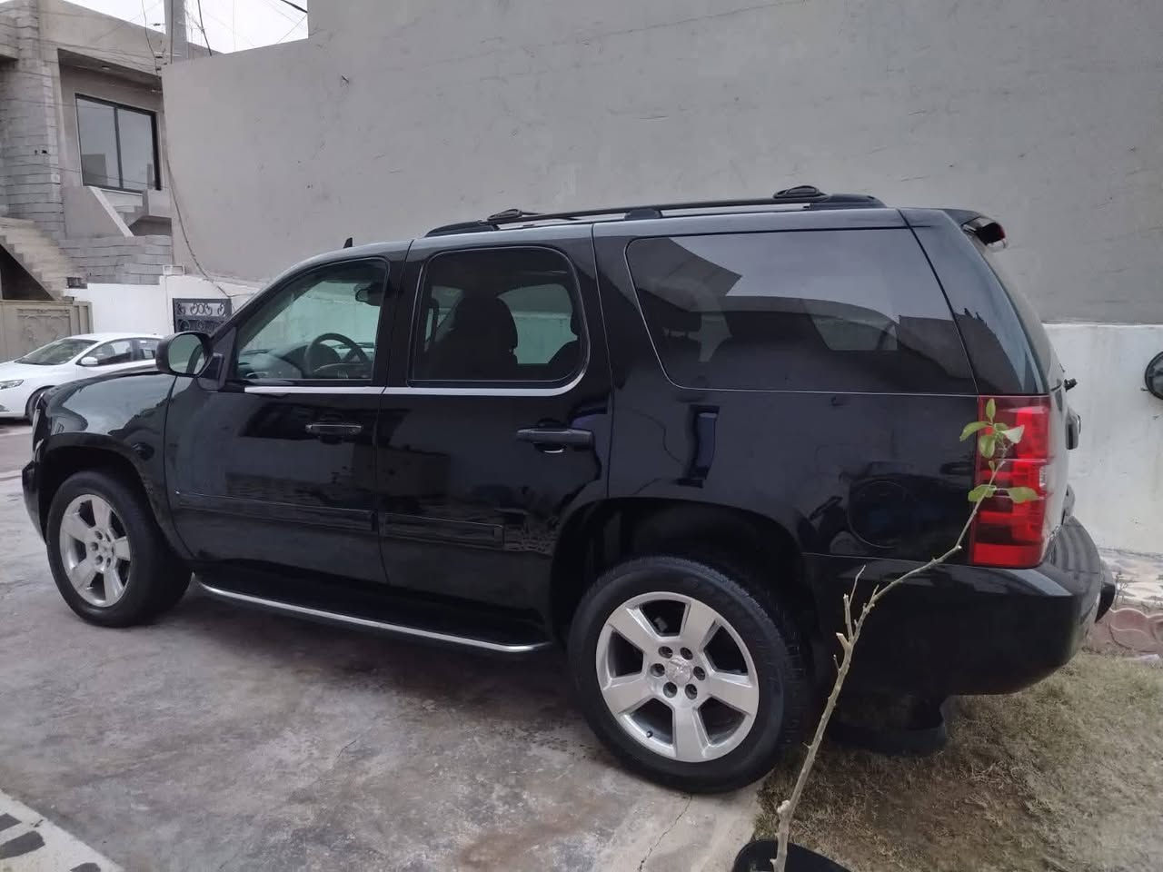 ادوات لو اسود ملكي مواصفات تاهو2013 فول واحد ع واحد كامل (المواصفات 
محرك V8 سعة 5.3 لتر
محركه ينقص
كير كفاله 

دواخل سياحي  

مقاعد كهرباء للسائق والراكب

تدفئة المقاعد

تحكم بالمقود

شاشة مع نظام صوتي

CD / AUX
تبريد أمامي وخلفي

فتحة سقف

تشغيل عن بُعد

حساسات خلفية

كاميرا خلفية 

نظام تثبيت سرعة

تحكم كهربائي بالمرايا

سنتر لوك

جنطه شفط
ABS
نظام مانع الانزلاق
مصبوغه أحزام جماليه 
مصابيح زنون 
السياره مشموله بتسجيل
 الاستفسار اتصل واتساب 
***********
