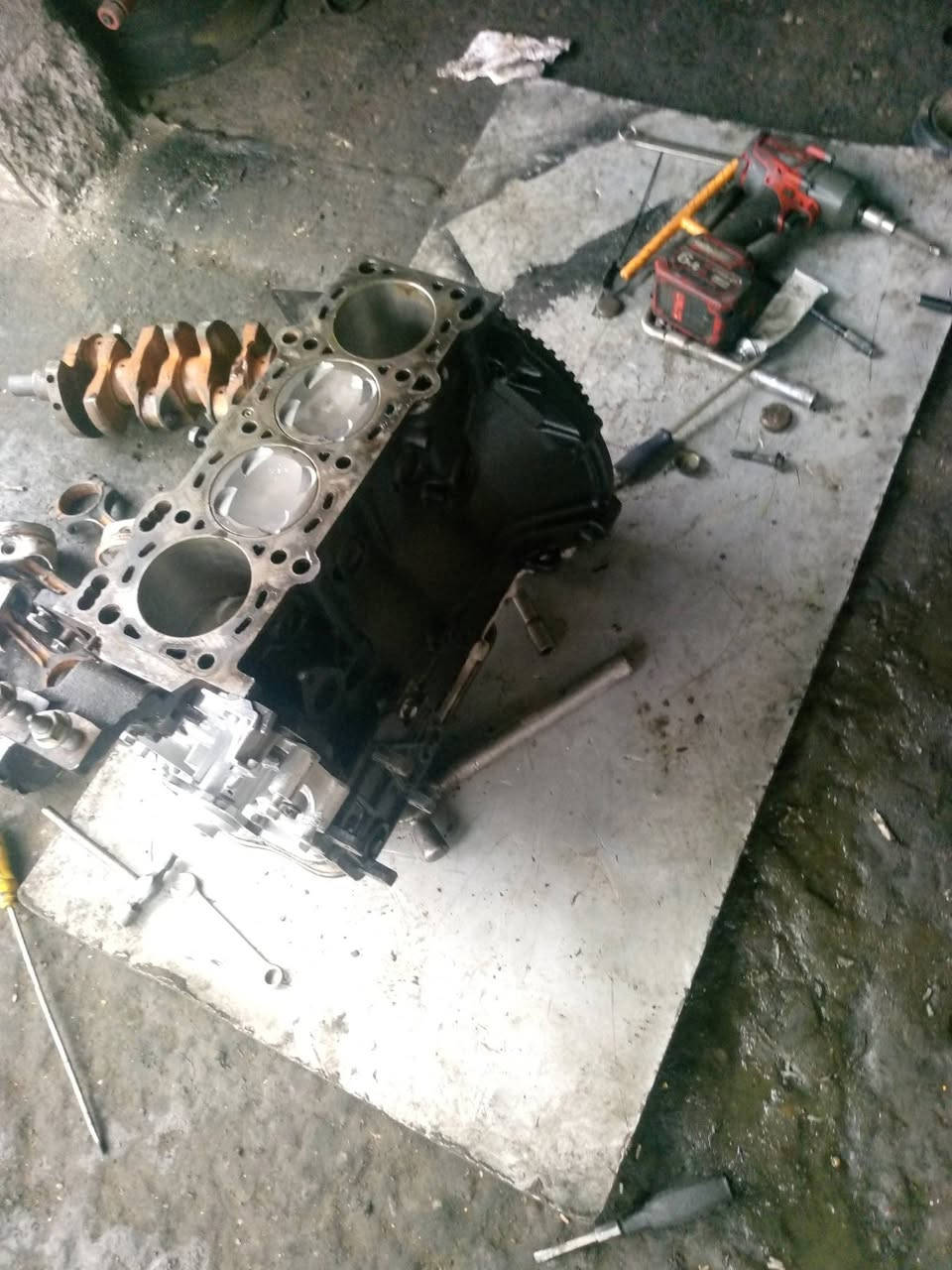 فيتر محمد الجومري
عنوان موصل صناعه ايسر خلف مطعم الذهبي 
رقم***********اسيا
***********كورك
اشتغل شيري و بي وي دي و شوفيرليت كروز
