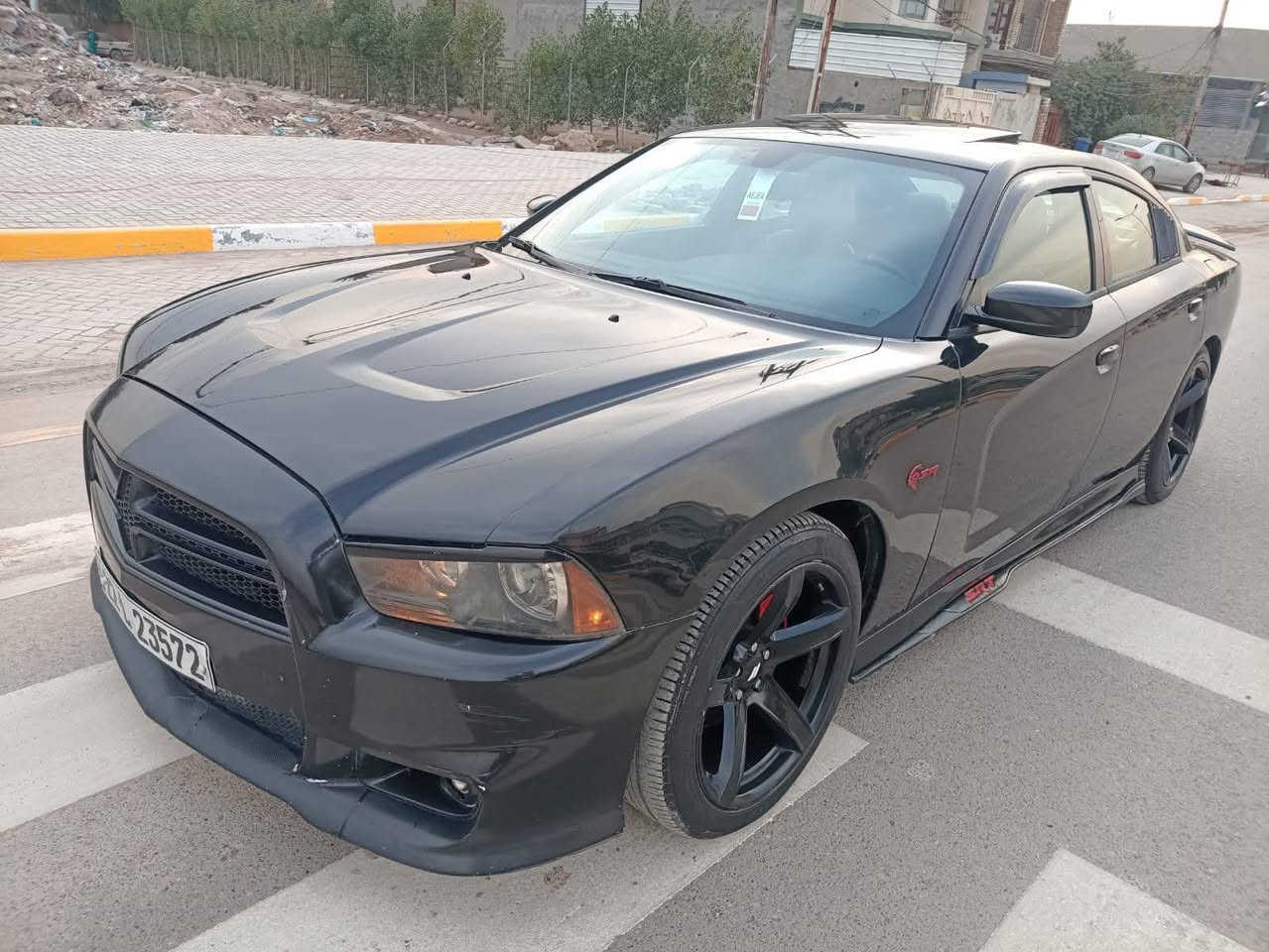 جارجر 2012 ( خليجي ) 
كفالة من الصبغ والضربة والتبديل فقط بارد بيها مكانات وبيها سونار 
فول مواصفات 
فتحه 
بصمه 
شاشه كبيره 
كير طياره 8 نمر 
تبريد قطعتين 
كلاصات تدفئه تبريد 
تدفئه كشانات 
بصمت ابواب 
كامره خلفيه 
كشنات جلد احمر بلادي 
داخل احمر وسود  
داعاميات SRT + دفيوزرات جانيبه 
تخم تاير جديد 
مكينه كير خير من الله 
صدر امامي خلفي قبل سبوعين بدلته 
منضومه زنون ام 400 دولار 
مكان السيارة بغداد الغزالية 
السعر 160
***********
