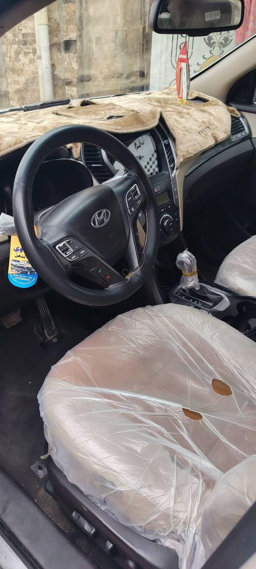 سنتافيا 2013 فول مواصفات سبعه راكبه سياره خليجي ستة سلندر مكفولة بس شبر بارد 
***********
