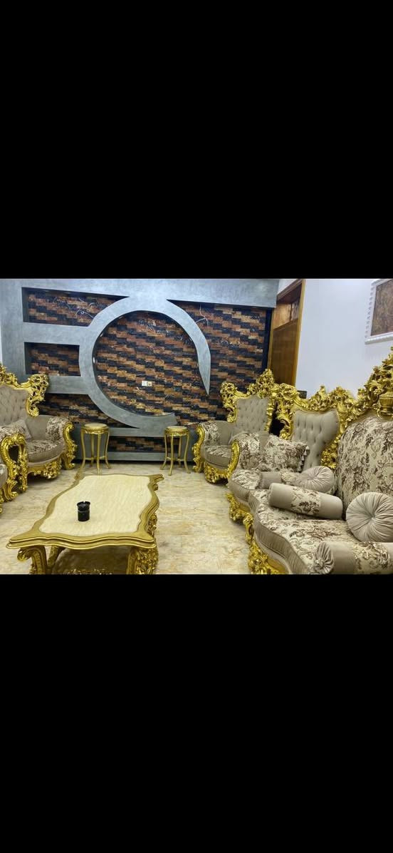 السلام عليكم تخم مصري ملكي زان
12 مقعد وياه طبله جبيره و 2 صغار نضافه 90 ٪؜ بلميه اخو جديد قبل سنه اخذنا 32 ورقه هسه اريده 20 ورقه لان مكان صغير  ماكفه المكان على تخم  واتصال ع رقم ***********  والمكان بغداد الزعفرانية
