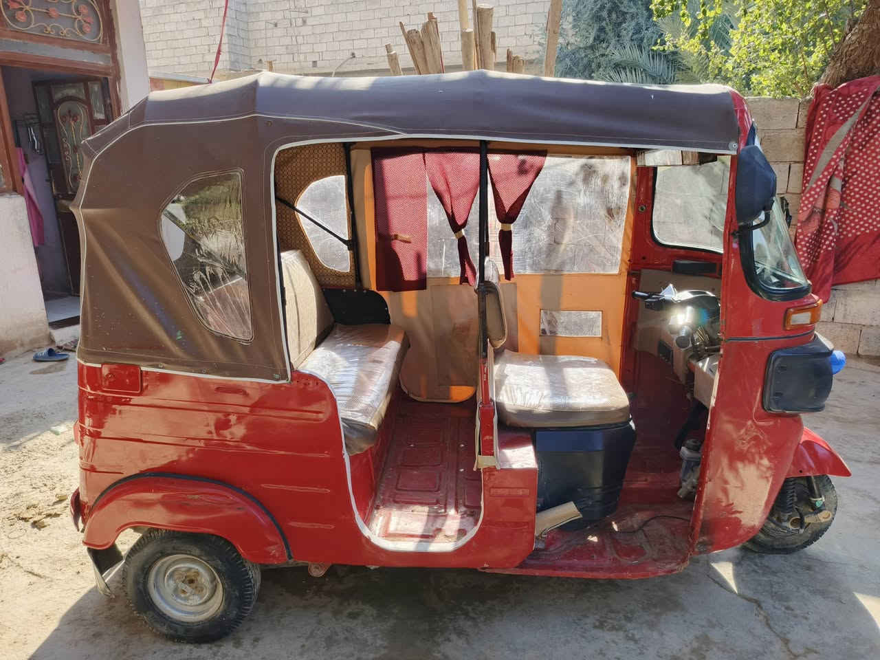 تكتك ١٧ بشهر ١٢ تكتك معمره كشر حلو تجفيت جديد مكفوله من أي شي لوحات كامله بس اروح اشدهن لسعر ٤١٠٠ لعنوان كاطون لرازي ***********
