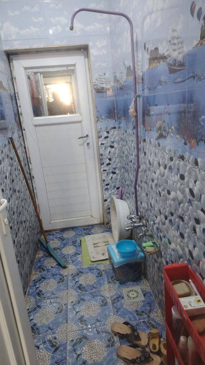 يالله يارزاق 🏣
🏠بيت للبيع 70متر م  🏣  مناسب 

اساس صب سقف صب 

طابوزراعي مشمول بالتطويب ومرقه من البلديه

كوفه. .شارع زوار قرب متنزه جنات الكوفه 
 

ألرضيه كاشي   سراميك كامل من كلشي بيت كلش نضيف 

يحتوي ع غرفه

+ صاله عدد 1 + مطبخ  +صطح كامل + ساحه + تخاريج خارجيه وداخليه 
ا
التفاصيل تصل *********** وتساب.
