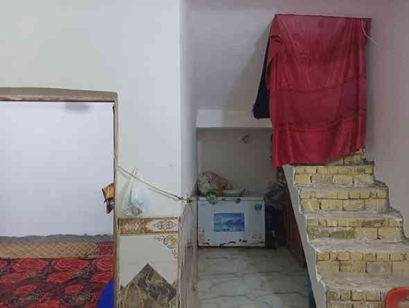 بيت للبيع المساحه 100 السعر 17 موقع البيت حي الزهراء على شارع الشريفات ***********
