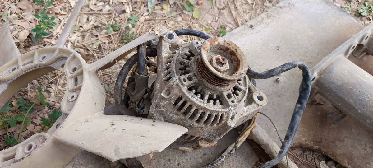 غراض للبيع بطة 2500 وهم يرهم 3000 
بيت فلتر دهن عدد2 السعر للقطعة 5 آلاف 
تخم واير بلكات أصلي ياباني عدد 4 سعر التخم 40 ألف 
كويل نارية كامل مضمون 3 قطع سعر القطعة 25 الف
ديلكو عدد 3 مضمون سعر القطعة 30 ألف
مروحة كلج تبريد قطعة وحدة 10 آلاف 
داينمو ياباني كاملة حجم 120 أمبير سعر 50 ألف 
ثلاجة 2500 ديلكو مع الايسيات 150 قفل.
ضفيرة 2500 نقص فيشتين أو 3 مع العقول سعر 200 ألف
وبعد عندي نواعم قيم وأخذ ***********
