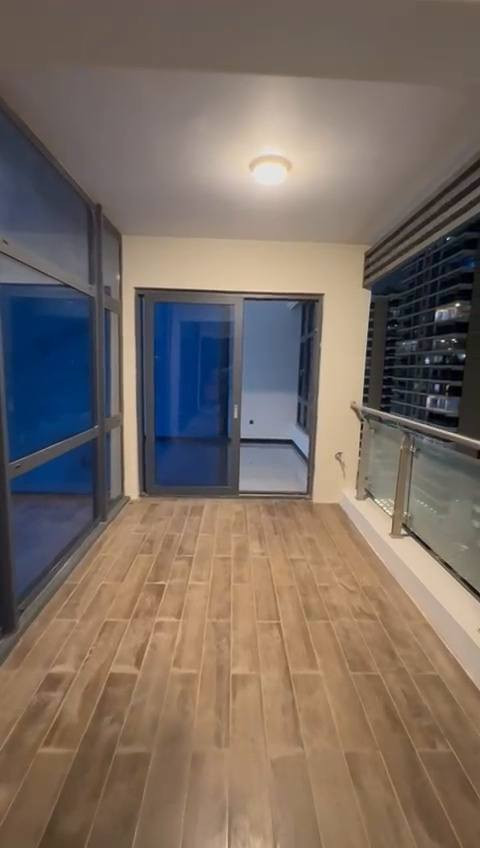 📢 شقة للبيع – بسعر تنافسي في بوابة العراق
📍 الموقع: بوابة العراق – البنايات الجديدة
📐 المساحة: 198 م²
🏢 الطابق: العاشر
🏢 رقم البناية: 26
✨ الحالة: زيرو (جديدة ولم تُسكن)
🔹 تفاصيل الشقة:
▪️ ثلاث غرف نوم مريحة
▪️ غرفة ماستر (حمام خاص)
▪️ صالة واسعة
▪️ مطبخ عملي
▪️ شقة  (تقسيم مثالي ومريح)

🌇 إطلالة جميلة ومفتوحة
🏙️ إطلالة بوليفارد على طول الشقة 

🔹 مميزات مجمع بوابة العراق السكني:
▪️ أمن وحراسة 24 ساعة
▪️ كاميرات مراقبة في جميع المناطق
▪️ شوارع واسعة وخدمات متكاملة
▪️ مساحات خضراء ومناطق ترفيهية
▪️ مواقف سيارات منظمة
▪️ مصاعد حديثة وخدمة مستمرة
▪️ موقع استراتيجي قريب من أهم مناطق بغداد
▪️ خدمات (ماء، كهرباء، صيانة) متوفرة بشكل مستمر
💰 السعر: راح يكون 34 بدل 35 
⚡  المالك مستعجل على البيع
📞 للاستفسار والتواصل: [***********]
