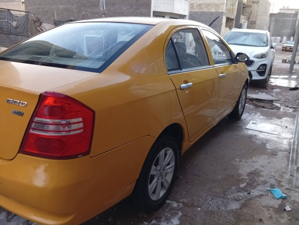 اليفان 620
مكفوله من ضربه وصبغ بيه ضربه صغير بالباب سايق 
كير محرك تبريد كله جديد كير عادي صدر ٦٠بالميه نضافه رقم بغداد بسمي سعر 45وبيهه مجال مكان سياره سيديه *********** سياره ماشيه 102حقيقي
