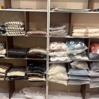 تعزيلة محل للبيع  تراكات نسائي فرو ٢٥ قطعة و سوت شتوي ٢٣ قطعة بسعر منا...