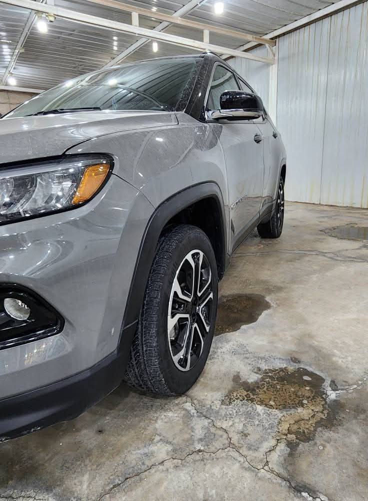 السلام عليكم
للبيع فقط 
 نوع السيارة : جيب  Jeep اللون اسمنتي (سموك) مميز وقماره سوده 
 موديل السيارة : كومباس  Compass
 الفئة :  لمتد 
 سنة الصنع :  2022 
 عداد المسافة : 39 mi

 المواصفات : 
• حجم المحرك : 4 اسطوانات  سعة 2.4L المرغوب بانزين كله عادي 
 مو مثل موديل 23 يجي تيربو 

• بصمة تشغيل : يوجد
• كاميرا : يوجد
• شاشة : يوجد
• نوع المقاعد : جلد كهربائي تدفئة 
• حساسات .
• رادارات 360 درجه 

 الحالة : مكفوله من الصبغ والتبديل الضرر كما موضح في الصور جامه وحافة القماره سياره بجم كبس برغي ممفتوح بيها بحالة الوكاله  ورقم الشاصي مرفق  . تعديل بارد وتكحيل فقط .

 رقم الشاصي : 3C4NJDCB5NT104663

    مرقمة بغداد باسمي  الدولي الجديد 
ومشروع وطني ، مكفوله من قطرات الصبغ والجلخ والرصعات 

اخوان سياره جديده وحدثها جدا بسيط لتقارنوها بغيرها وكلشي بسعره 

 للاستفسار اكثر عن التفاصيل مراستي خاص.
 السعر  ١٧٠ 
 العنوان : الديوانية .المركز
تفضلوا بقبول وافر التحية والتقدير  .


**إذا كنت صاحب هذا الإعلان وتريد حذفه لأي سبب، رجاءا أرسل رسالة إلى الدعم الفني**