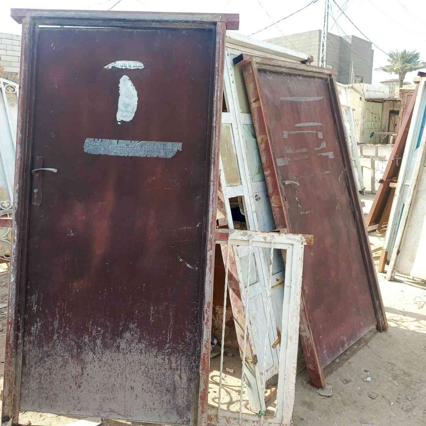 بيبان وشبايك مستعمله للبيع مكان ديوانيه رقمي ***********
