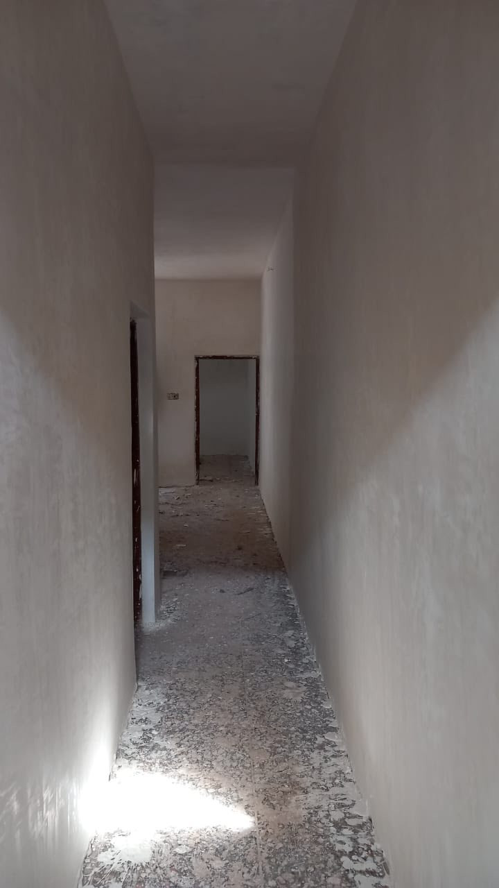 بيت البيع 100م بي غرفه وستقبال  بيت نضيف مكان مسقط شارع عقيد علي 
‭٠٧٧٢ ٩٩١ ٤٧٧٣‬رقم. سعر 60
