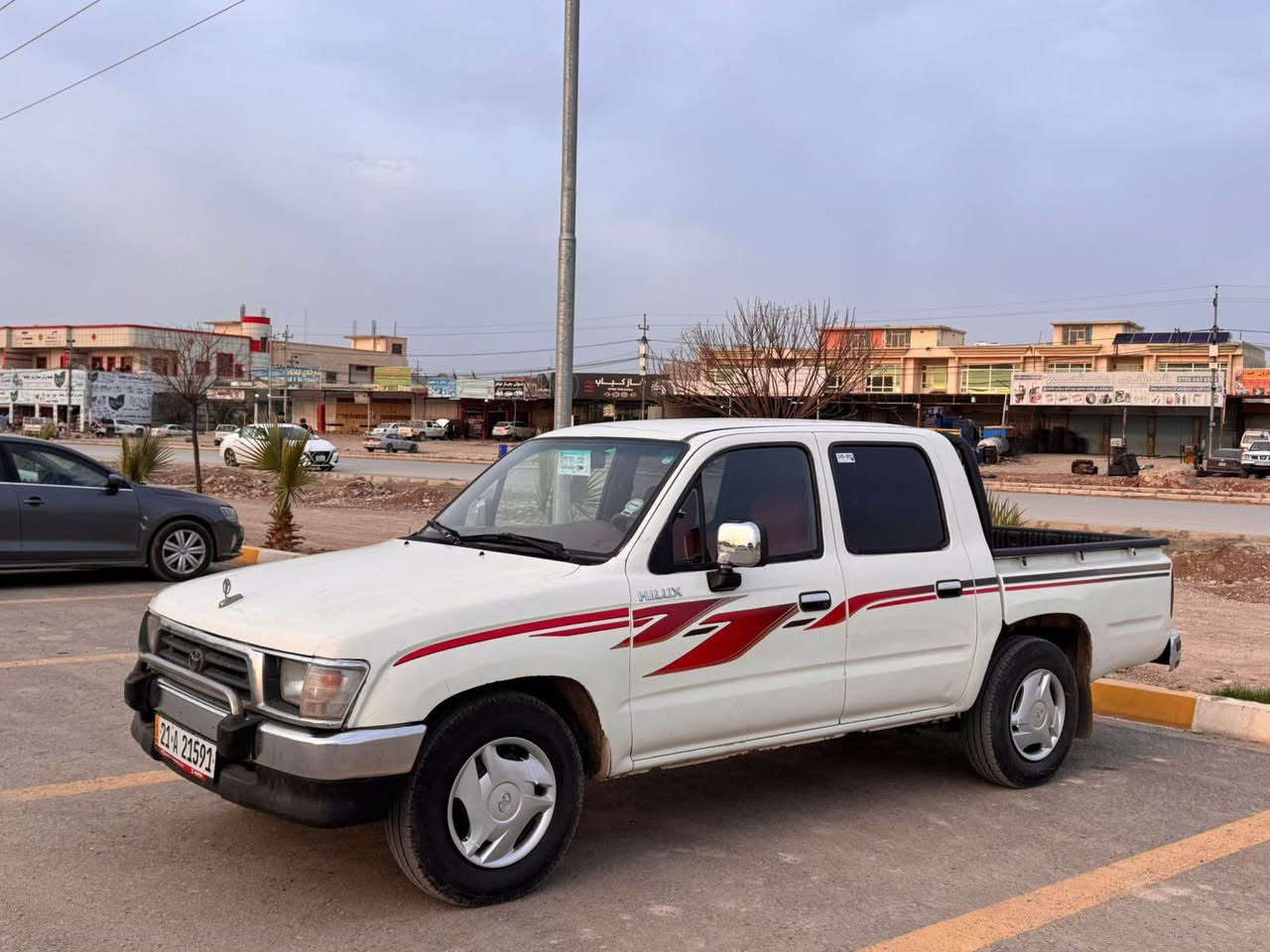 بيكاب تويوتا أرنه ب موديل ٢٠٠١ داخل سور مه كينه سبي  سياره كه غازو به نزينه تحويل وكاله غرامه ي به شرته كيرو مه كينه اكسن ته بريت به شرت حيزام صبوخ بي داخل هه ر ٤ تايه جديده سياره كه جاهيزه بي مسروفه ده عامي بو ده عامي به شرته
 سحر ٧٥وه رقه مجال
☎️*********** أربيل, العراق
