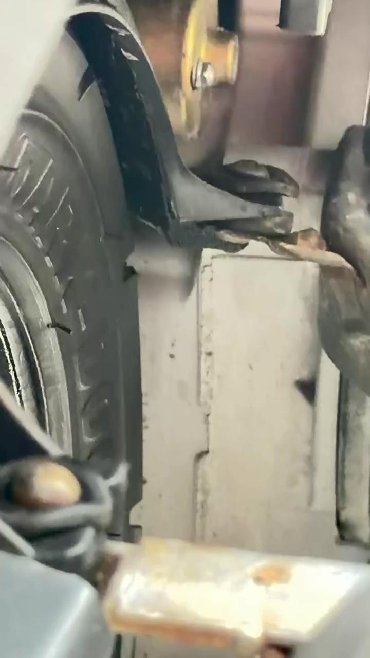 السلام عليكم بوليس مسطرة للبيع دراجة كفاله عامه من كلشي شلعة معدل فول ختم واحد الدراجة افحص وين ما تريد مكاني بصرة قبلة السعر 1250 وبيه مجال قليل رقم الهاتف ***********
