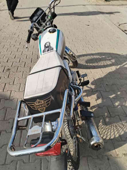 تايكر موديل 2020
اوراق
دراجة نضيفة وجاهزة خير من الله
السعر 400 وبيها مجال
المكان واسط صويرة
***********
