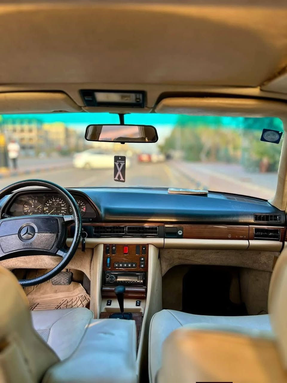 مارسدس  1989جامبو فول حجم 300S
اللون مميز غرفه جلد جديده بيجي 
رقم بغداد شبه مميز
دبل مروحه دبل هورن اريل كهربائي  كشنات كهرباء ستيرن كهرباء مري كهرباء جام كهرباء سلايت طكتين سنتر لوك 
قواعد دبلات بلاد
كير مكينه بلادي مكفول 
صدر اكسل تخم تاير جدي كهربائيات كلها جاهزه 
 

مصبوغه جماليه بلا ضربه  
منضومه ماء وبانزين كله جديدتبريد ثلج تدفئه

رقم صاحب السيارة 
***********
