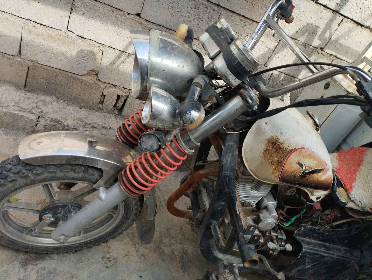 ستوتة للبيع السعر 850 وبيها مجال
الاتصال ***********
