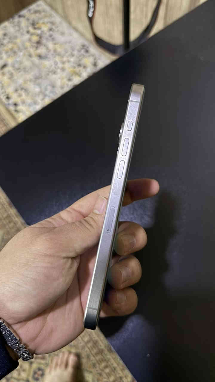 السلام عليكم 
ايفون 15 بروماكس 
شرق اوسط تك سيمكارت
ذاكرة 256
بطارية 89
نظافة 100٪
كامل ملحقات
السعر 1،075،000
مليون وخمسة وسبعين
بغداد / حي اور
***********
