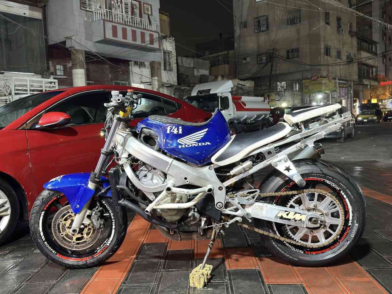 سلام عليكم )افوراي ٢٠٠٤ دراجه مال لعب ومال جناي مو فصلات وهل سوالف مكينه وكير نضيفات مكانها كاضميه سعرها (14)وبيه مجال بسييط سعر سكنس (***********)
