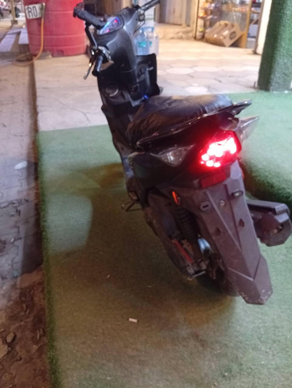 السلام عليكم ماكس مضلع للبيع الدراجه ما مفتوحه كفراتها اصليه رقمهم مثل رقم المكينه الدراجه مايحتاجلها أي نقص سلف هندر لايكات ايشاير كلهم شغالين السعر 800 وبيها مجال الطيبين مكاني البصره جنينه هاذي رقمي ***********
