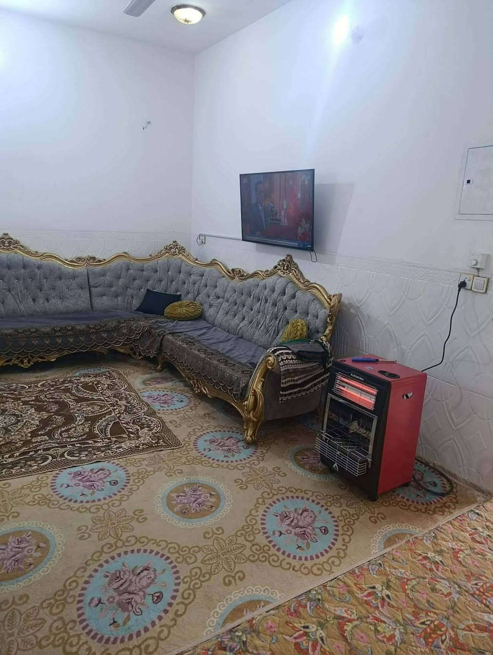 بيت للبيع المساحة ١٣٠ متر طابقين  متكون من استقبال وهول ومطبخ و٤غرف نوم  صحيات داخلية وخارجية  العنوان شارع جعفر الطيار قرب مول بيروت للاستفسار الاتصال على الرقم
***********
***********
#خاتون👑
