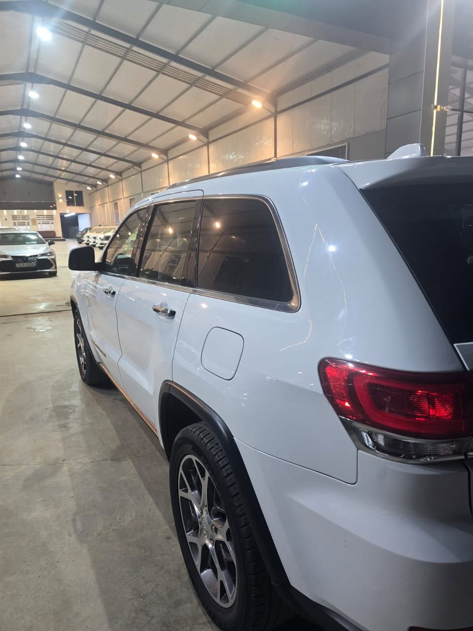 جيب خليجي 2019
فول مواصفات لاريدو وكالة هارلم
 فتحة سقف بانوراما
تشغيل عن بعد
شفتات ستيرن
كراسي جلد لون بيجي 
كراسي الامامية كهرباء
تبريد منفصل قطعتين
زراك لايت
لايتات زنون
مكينه 6 سلندر 3600 
حساس امامي خلفي
توقف ذاتي خلفي
شاشة وكامرة دوارة خلفية
اشارة بالمراية
اوتو ستوب
لد نهاري
ويل حجم 20 وتخم تاير جديد
السيارة كلش حلوة وجاهزة مابيها نقص 
مكاني بغداد 

مكفولة من صبغ شخط رصعة تبديل

مكان السيارة بغداد حي الخضراء
ماشية 70/الف كيلو متر
رقم الهاتف اتصال واتس اب

‭0774 567 2832‬
