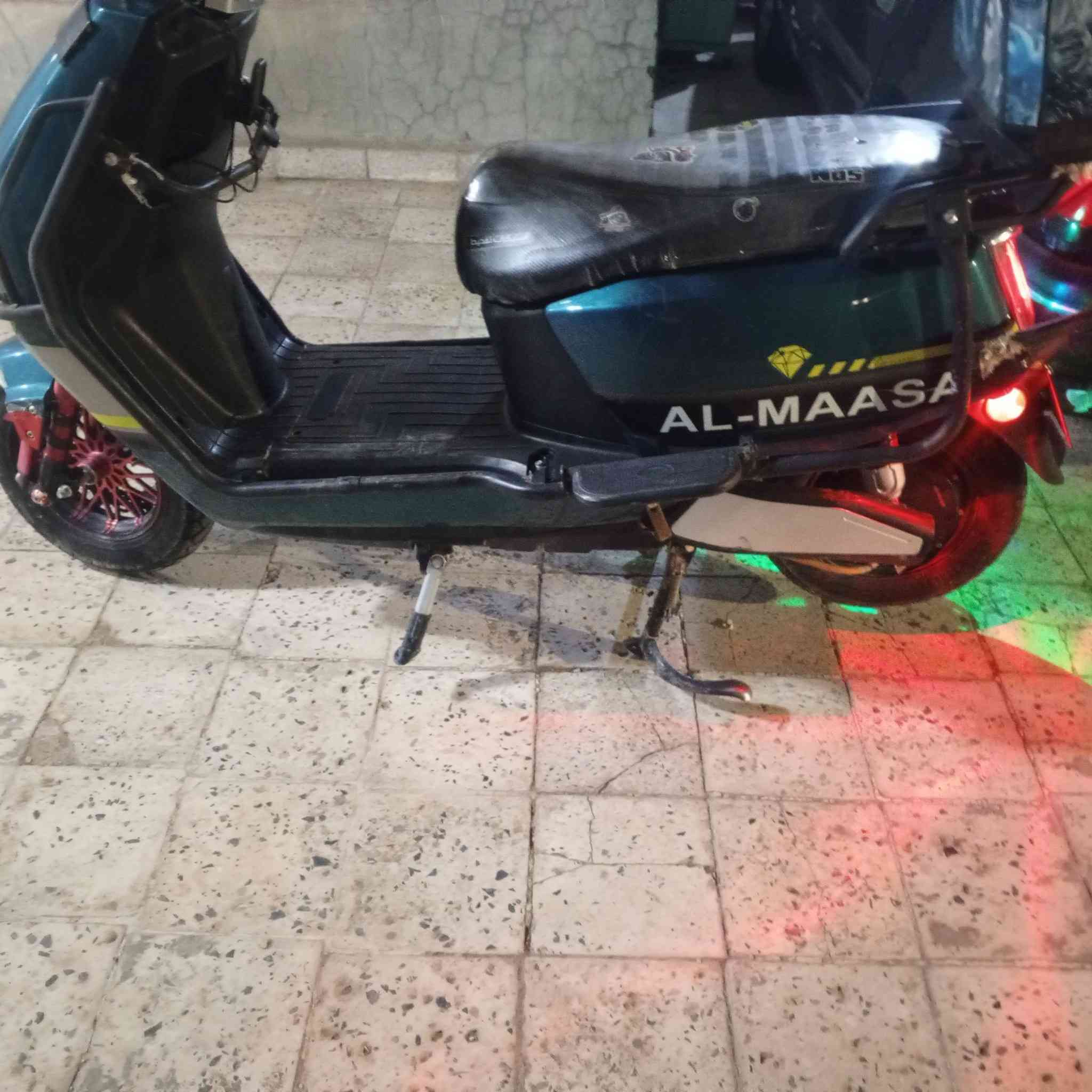 سلام عليكم موطور شحن ماسه نضيف
وشغل سعر 650وبي مجال لشراي عنوان رمادي صفوفيه شارع الجانبين رقم الهاتف ***********

