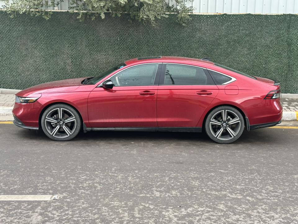 للبيع هوندا اكورد سبورت مديل ٢٠٢٣ بدون ايرباك السياره رقم بغداد السعر 170 رقم الهاتف ***********
