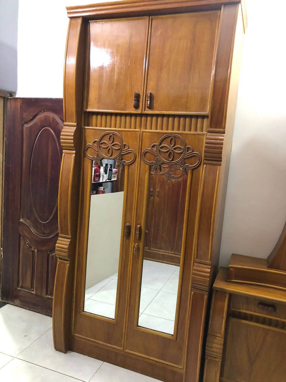 مرحبا غرفة تسگام ضخمة
 مثل ما موضح كدامكم بيها ملحق 
تفاصيل خاص


**إذا كنت صاحب هذا الإعلان وتريد حذفه لأي سبب، رجاءا أرسل رسالة إلى الدعم الفني**