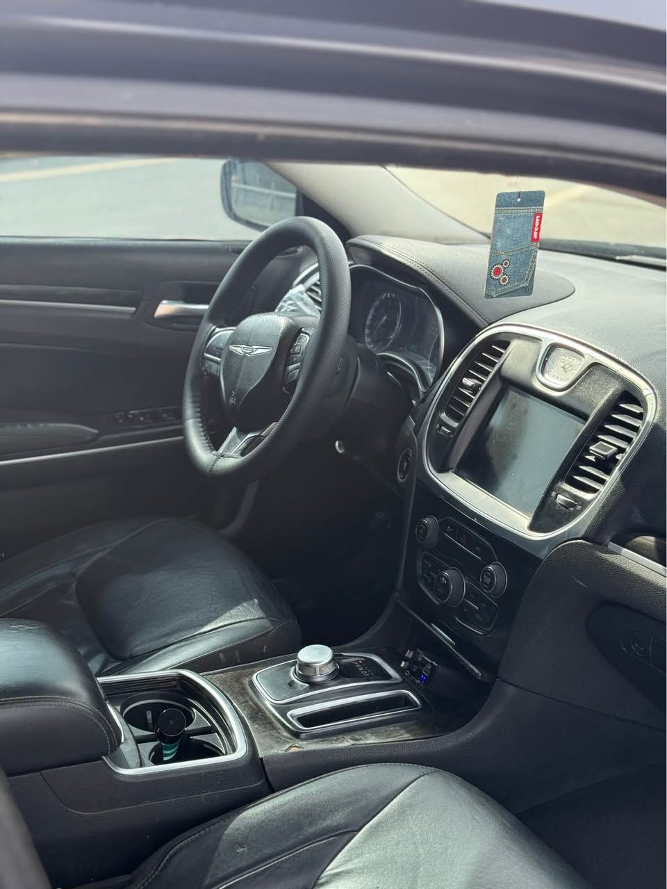 ۆباما ٢٠١٧
قەپات قەپات بەس بئ پانۆراما
سەیارەکە سفر سفرە 
لئزەری دوبی 
یئک دینار مەسرەفی نیە 
بۆ فرۆشتن و گۆرینەوە بە شتئک بە دلم بئ
جواب نامە نادەمە تەلفۆن بکە 
یان بە کۆرەک یان وەتس اپ
*********** شقلاوة, أربيل
