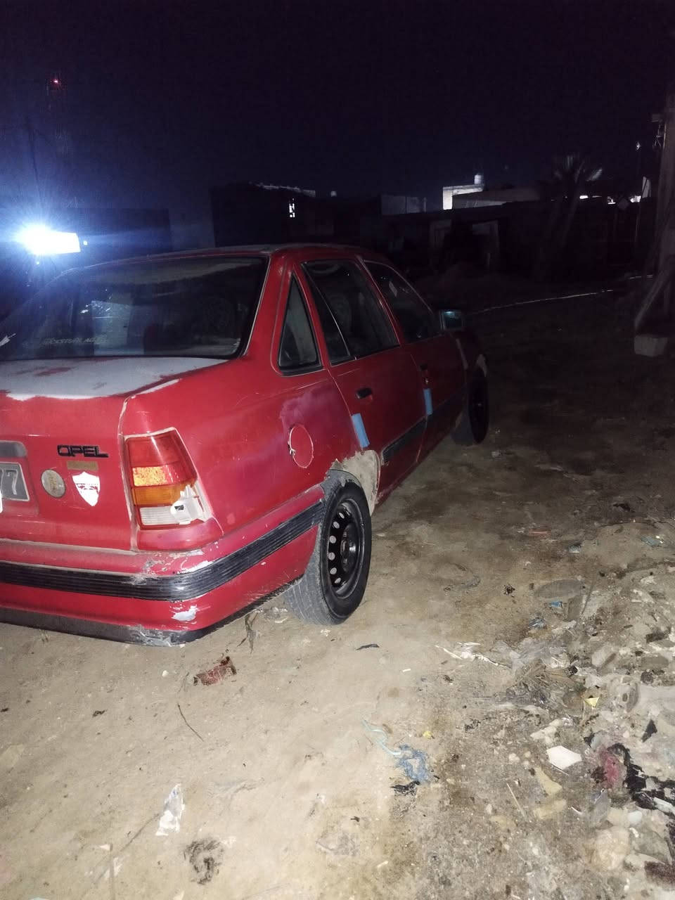 السلام عليكم اوبل كاديت  مكفو لةمن حادث وصبغ وتماتيك بيع اومراوس السعر 22    ***********
