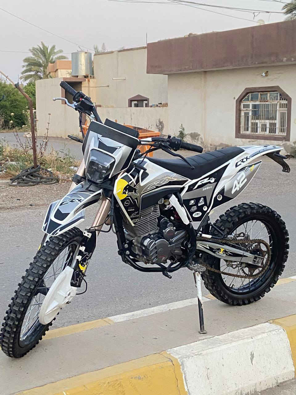 السلام عليكم
موطور للبيع 
قفاز CRX 
موديل 25
الدراجه كلش نضيفه
كهربائيات كلها شغاله 
سلف نگره شرط
محرك شرط ما مفتوح 
ما ممدوده عليه سبانه 
الدراجه اكفلها من التاير لتاير
السعر خاص 
الي موشراي لا يتعبنه ويااه 
مكاني: صلاح الدين_تكريت_العلم
متواجد واتساب او رقم 
***********

