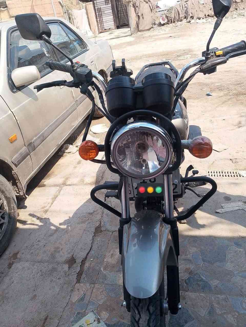 سلام عليكم دايوان 21 ماشيه شيء قليل مرقم بابل
سنويه جديده 

هزه جديده 

الدراجه كفاله عامه من محرك وكشر 

السعر 3250 وبيه مجال بسيط 
الدراجه باسمي تحويل ثاني يوم 

العنوان بابل شارع الحسينيه
لل استفسار اتصال عل رقم فقط 
‏‪***********‬‏
مو شراي لا تعبني فدوه اروحلك
