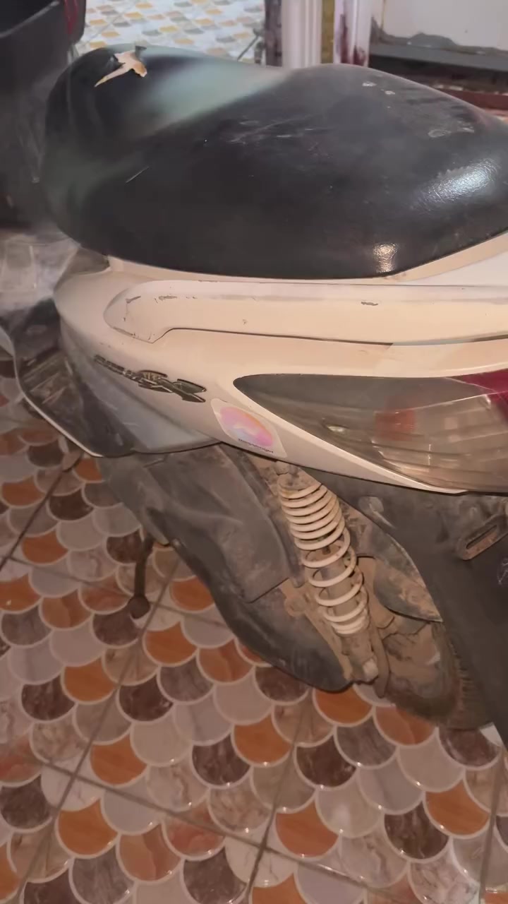 دراجه البيع. سكنس. فحل  وراق كامل  دراجه نوزل كفرات كله نضيفه ختم واحد بيه شغله صغير وماعرف دراجه بيه عطل بسيط ما عندي مجال وديه  الله يشهداء. دراجه بلاديه محرك ما مفتوح ابد   سعر  ٧٠٠ بيه مجال رقم ***********/***********
