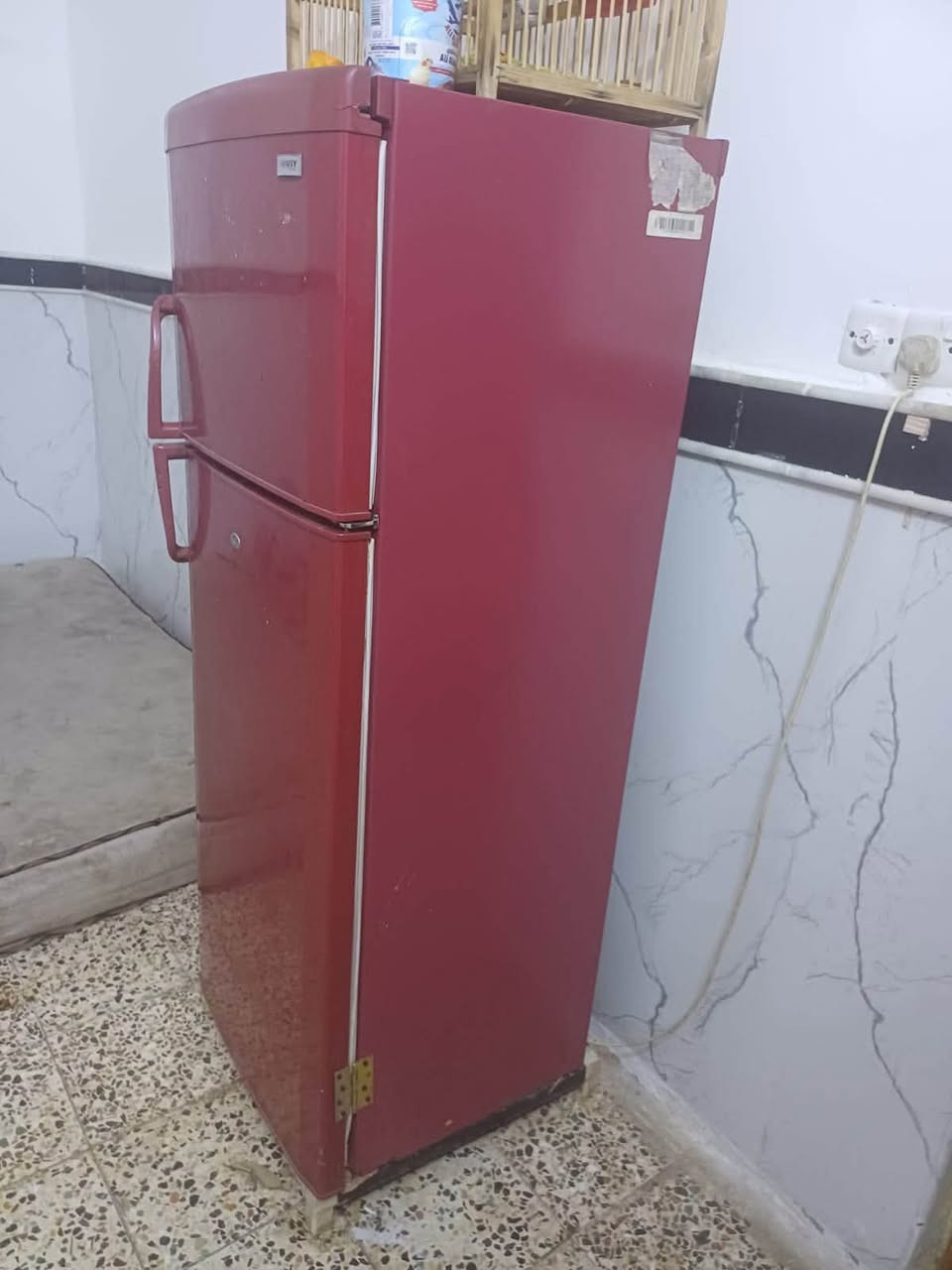سلام عليكم ثلاجه للبيع تجمد وشغاله كلشي مابيها السعر ٨٠ للاستفسار ***********
