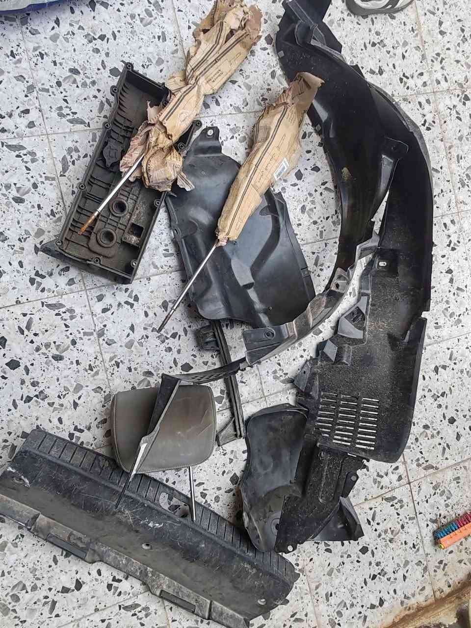 سلام عليكم أغراض اكسنت لبيع شاملغات امام خلفي دبلات جديد خلفيه غبق مال محرك واسط مركز المدينه كوت رقم الهاتف ***********
