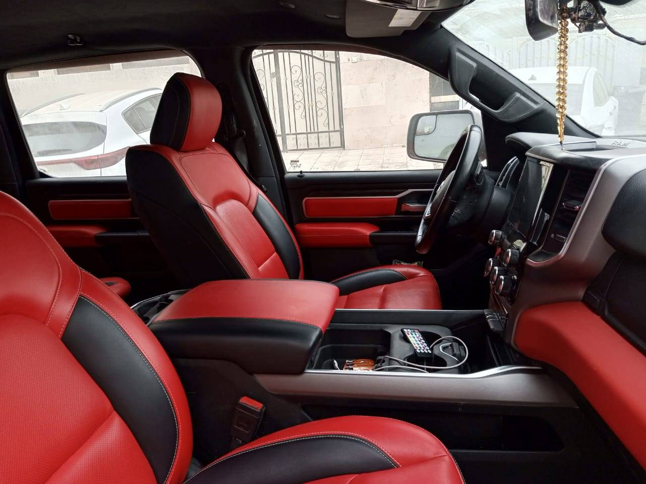 رام بك هورن لوني ستر 
مكينه ٨ سلندر ٥٧٠٠ هيمي 
فول مواصفات بدون فتحه 
السياره مصبوغه بالكامل
السعر ٢٧٠٠٠$
التواصل *********** متوفر واتساب 
السياره بدون ارقام
