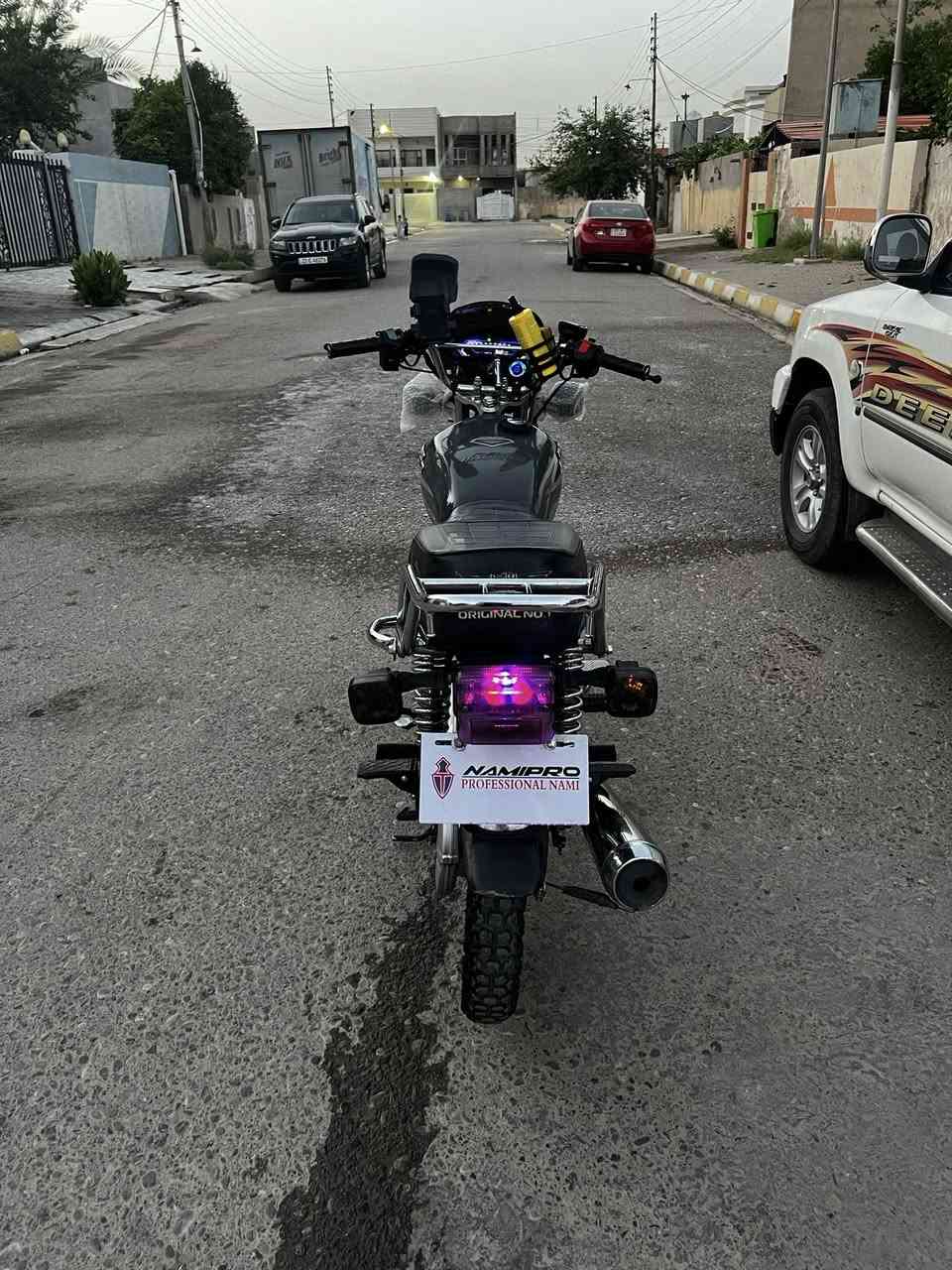 خمسه كير عل واحد يكمز ماطور نشط. وححيل حيل نضيف موديل ٢٥ بصمه
مكينه خرسه 
وياله مصطره 
كلاجات فول وكاله بعد كلشي عليه دراجه نضيفه ومتعبانه مال جناي ٧٥٠ بي مجال. ***********
