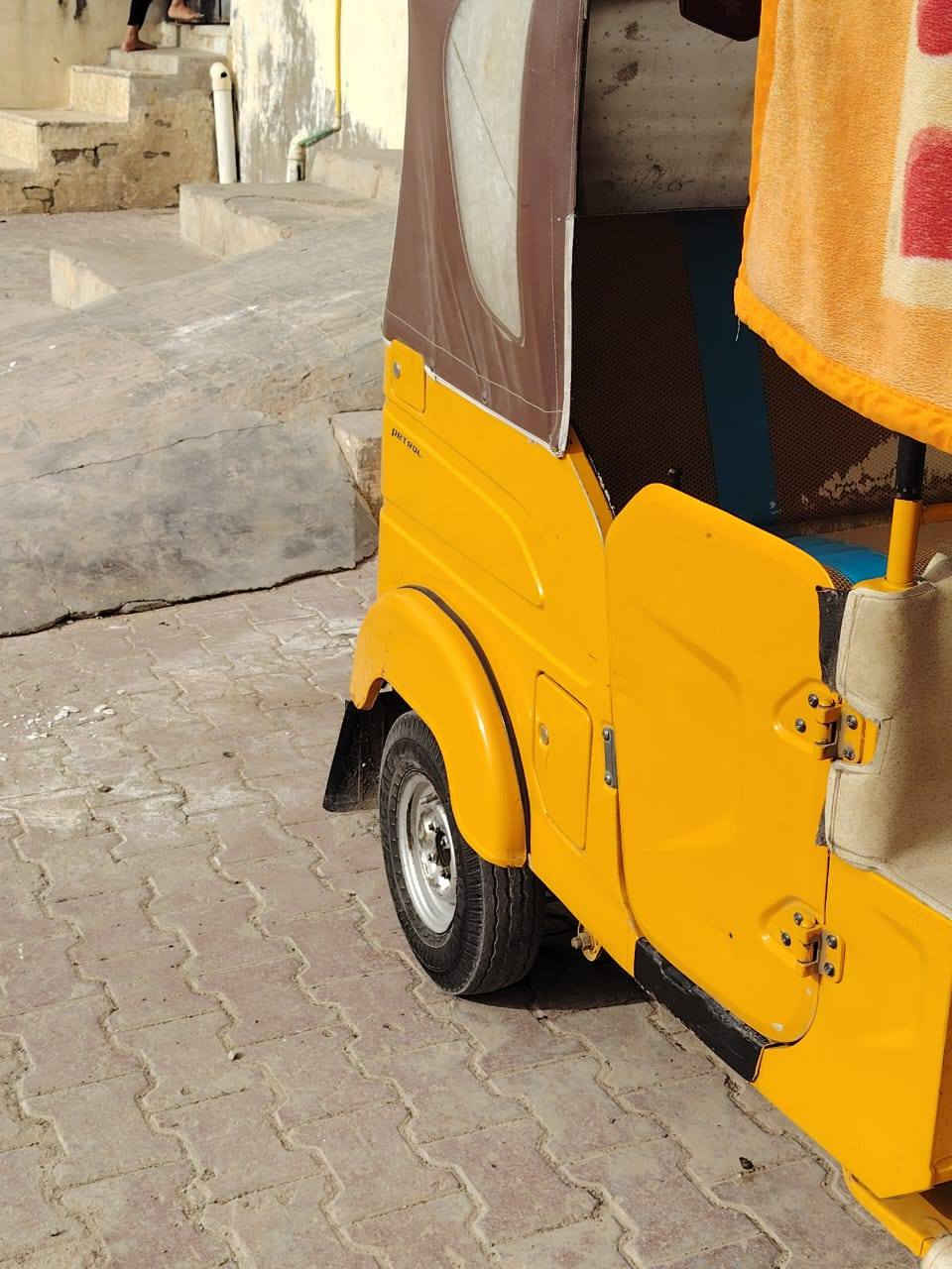 السلام عليكم تكتك للبيع 21 شهر 7 رقم سنويه   ***********
