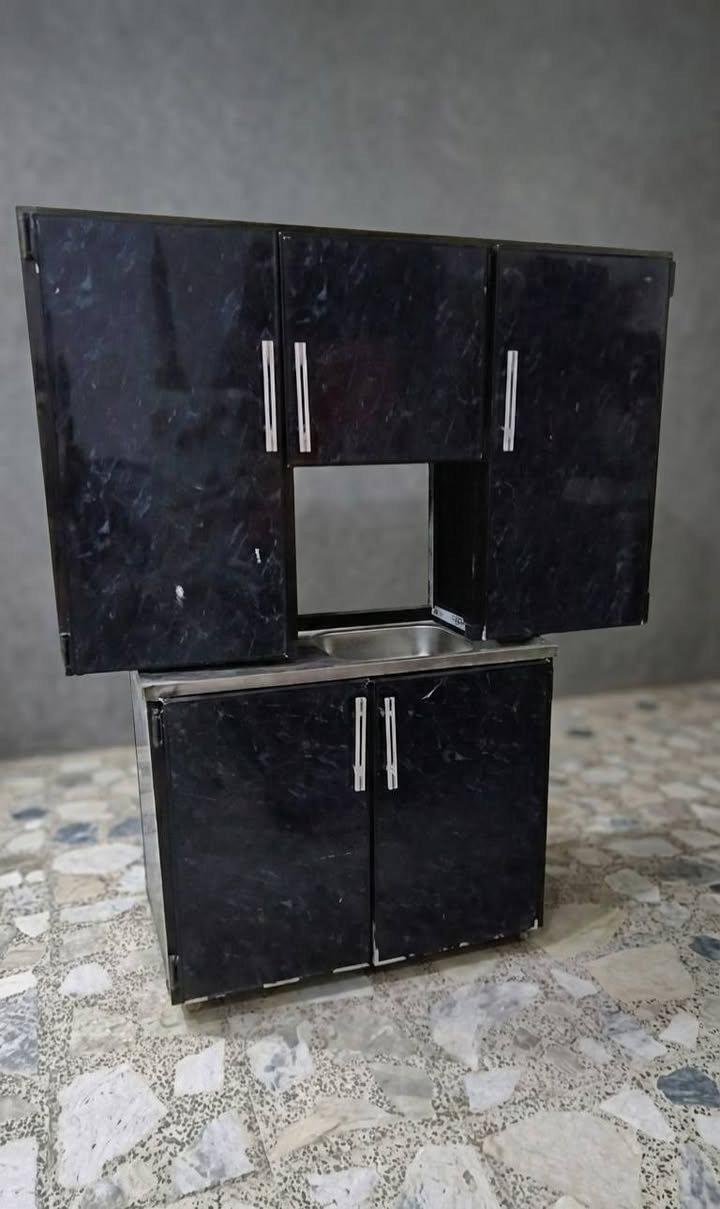 ***********
طباخ كامل شغال نظيف جداً قفله50/اكو توصيل 
كاونتر قطعتين سنك وتعلاكه قفل 100/المكان حي الجهاد بغداد 
طباخ 5 عيون يورفنسل باب اول كوله شغال ب 125 قفل
سبلت طن هواه ثلج مابي نقص قفل 200 توسوت
