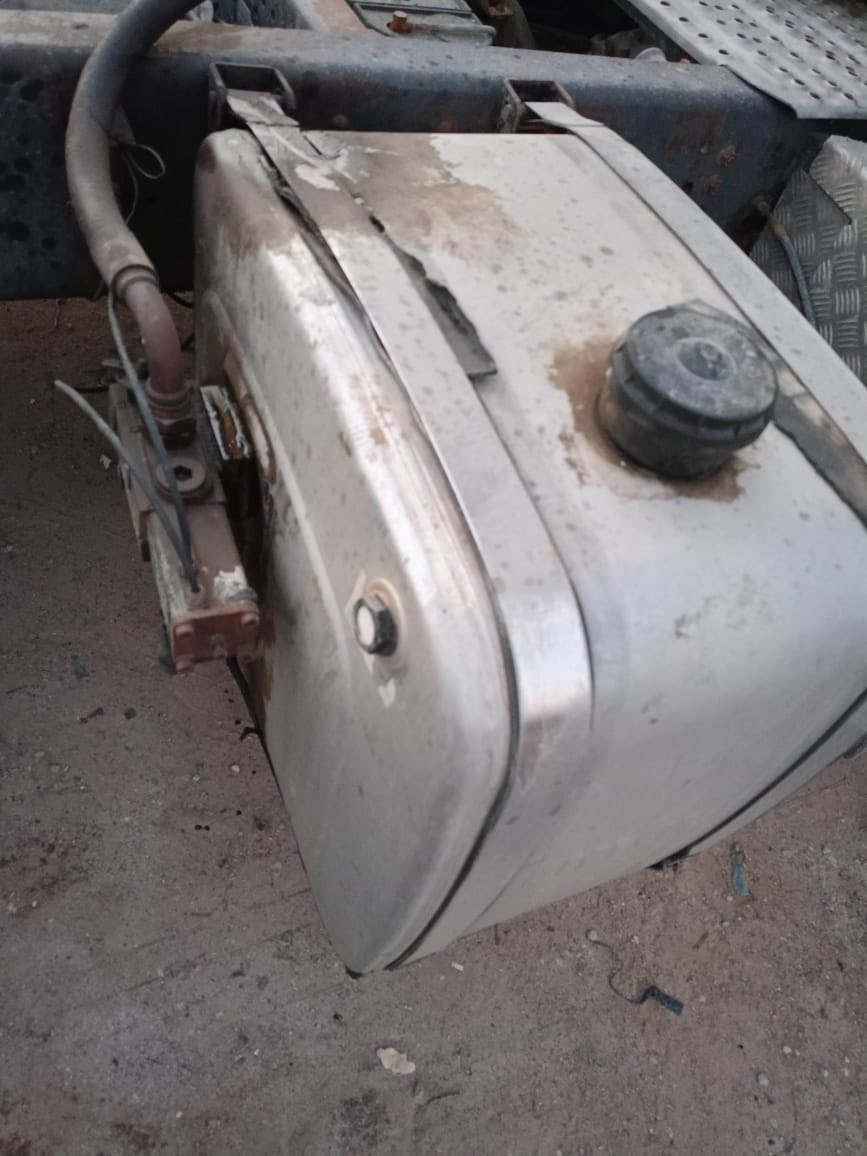 السلام عليكم تانكي هودرليك وطبشه وضاغطه كير ٩٠٠سكانيا للبيع فتح من السياره سعرهن ٥ورقات مكانهن البصرة الزبير ‭٠٧٨٠ ١٢٤ ٩٣٧٧‬
