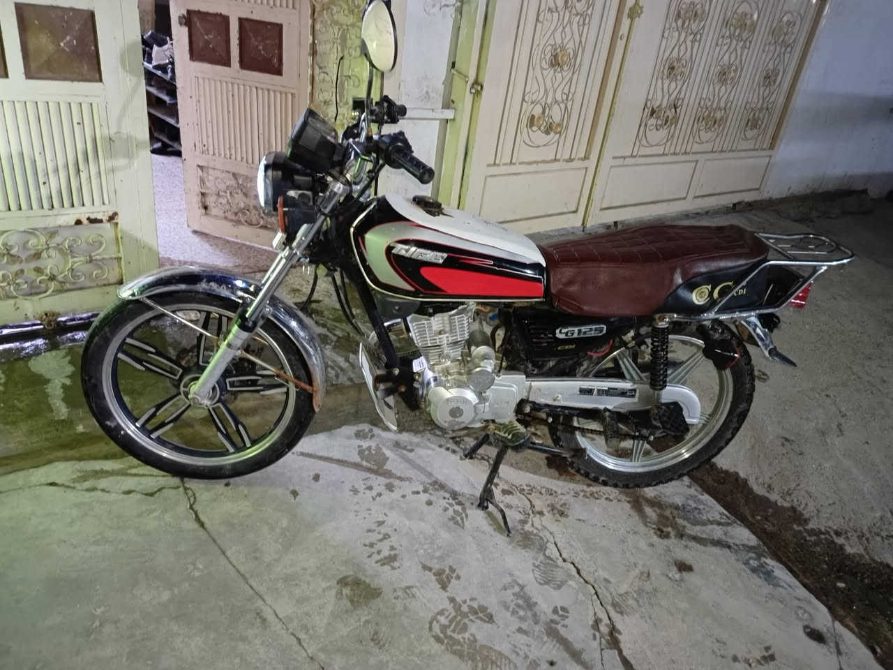 السلام عليكم ماطورات للبيع الاسود20والبيض واحد 22والاخر البي لزقه حمره بالكشن 23 الشراي يخابر كل واحد وسعرو مكاني قرب كراج بغداد 
***********
***********
