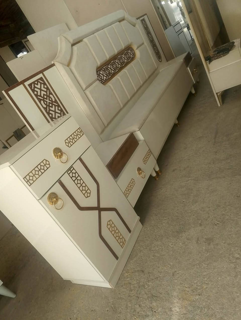 غرف نوم تركي عشر قطع غير مستخدمة منصوبة فقط ب 950 مع الشد والنقل للاستفسار خاص او  الاتصال ***********
