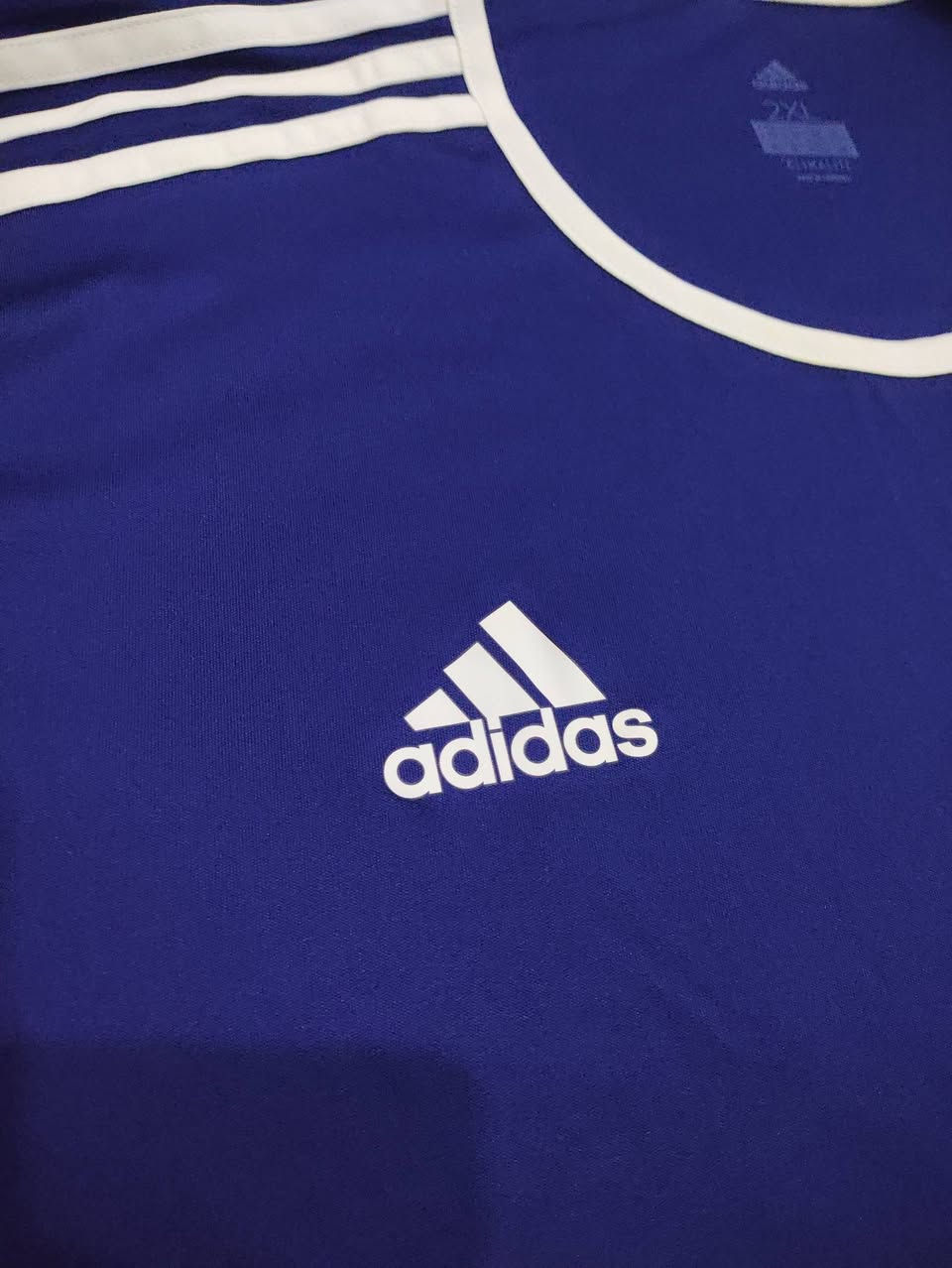 Adidas ✔️✔️ 
باله اوريجنال 💯💯 
النظافة 💯💯 
XXL القياس 
70cm عرض الصدر 
82cm الطول 
يتوفر توصيل لجميع محافظات العراق 🚙


**إذا كنت صاحب هذا الإعلان وتريد حذفه لأي سبب، رجاءا أرسل رسالة إلى الدعم الفني**