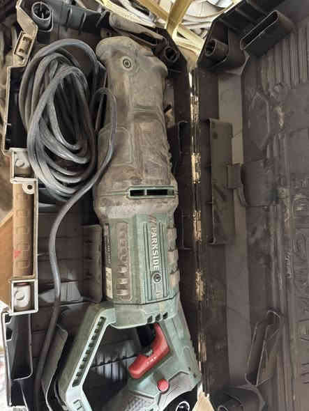 عدد باله كهربائية وشحن 
العدد  الف قطعه  مكاني بغداد 
رقم ***********
