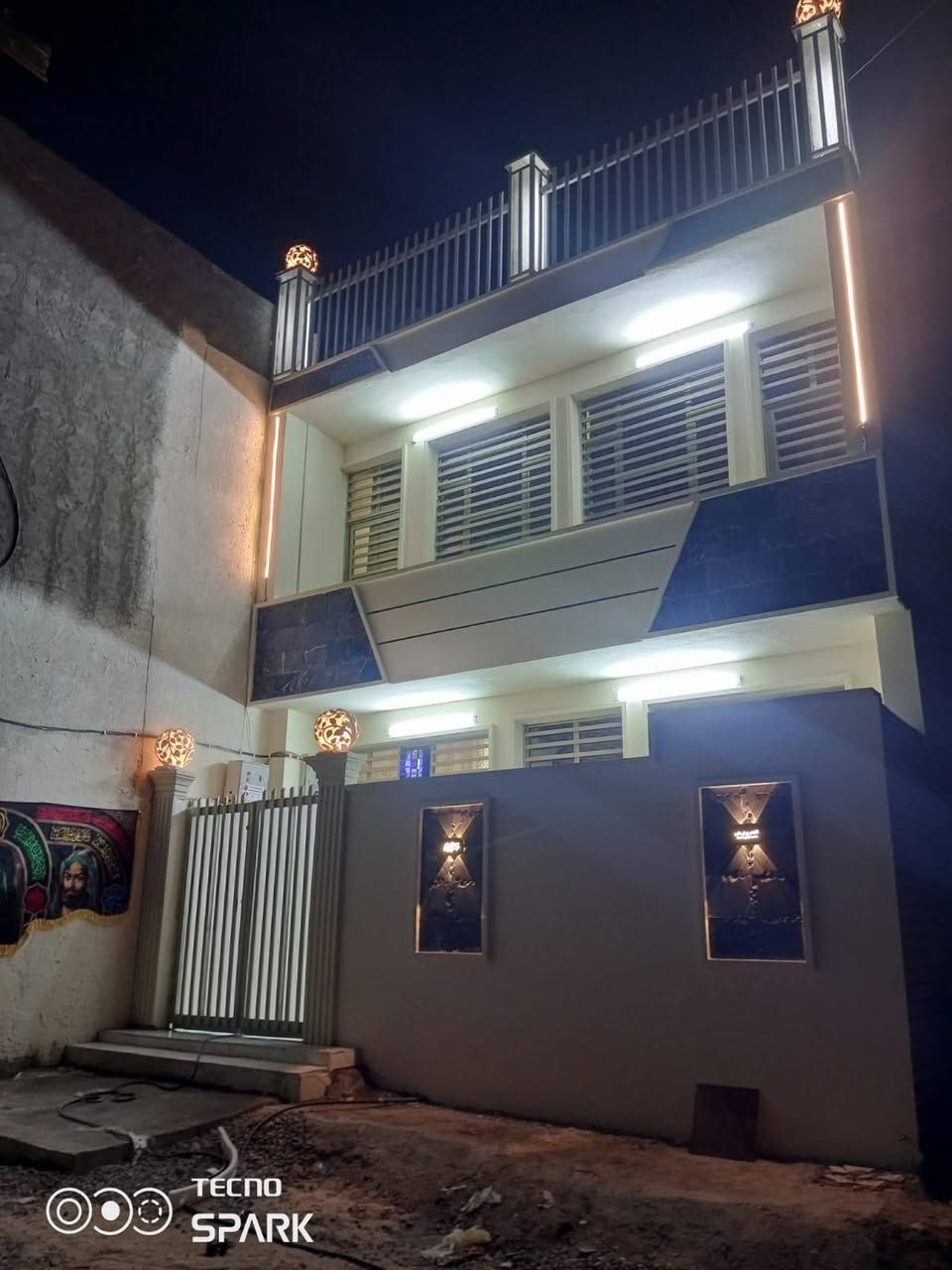 السلام عليكم بيت زراعي سند 25مساحة 130 بناء حديث ويحتوي على مطبخ واستقبال ومساحة درج غرفة ارضية خدمات كامله الطابق الثاني غرفتين نوم مع حمام او مساحة كبيرة بناء درجة اولى للاستفسار على الرقم ***********
