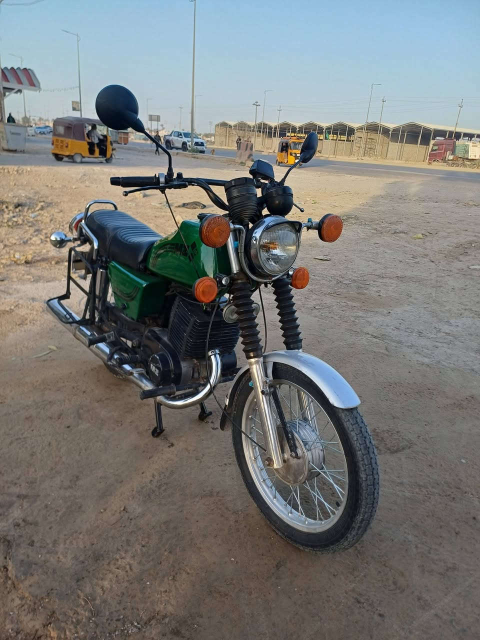 سلام عليكم
دراجه mz 1982 للبيع بدون بدون كصه1 كهربائيات كلها شغاله بيها لحيم بل خشم فقط للستفسار *********** مو شراي لا يتعباني.
