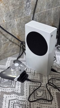 كسبوكس سيريس s مستعمل مامفتوح نضافة 100/99 ملحقاته جوستك اصلية معه بطا...