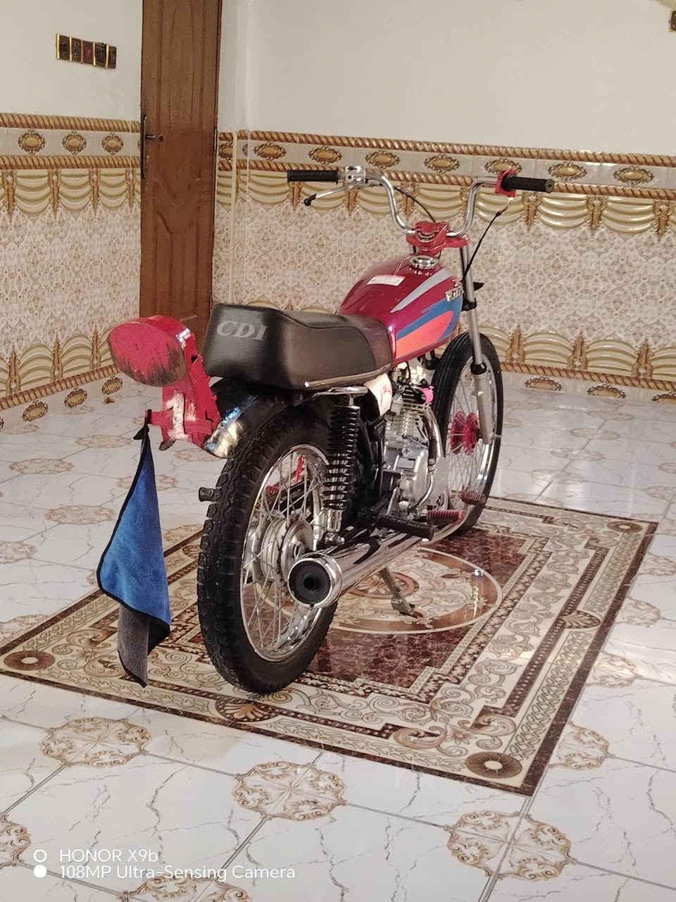سلام عليكم دراجه ايراني اصلي اورق سكنر بدون بليته  ما مفتوحه دراجه شلعه ومعدل✈️ دراجه ماعيزه اي شي 550 وبيه مجال رقم تليفون ***********
