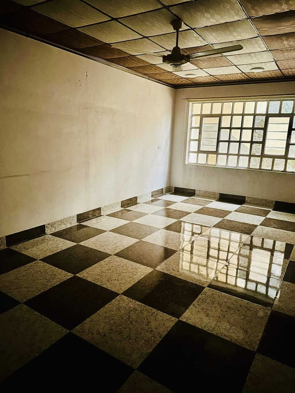 دار للايجار (طابق ارضي)
حي البلديات مقابل مول سانكو
غرفتين نوم+مطبخ+كراج+صحيات
للاستفسار خاص او على الارقام
***********
***********
متوفر واتساب
